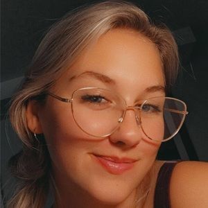 Meet your Posher, Avery